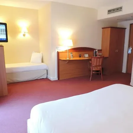 Ibis Styles Centre Gare Hotel 3*